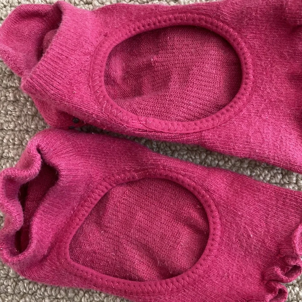 Toesox Half Toe Bellarina Grip Socks Size Medium Dark Pink Barre Pilates EUC